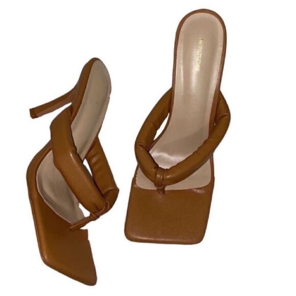 PrettyLittleThing Padded Brown Square Mouth Thong
Sandals(Size 5) - Picture 8 of 10